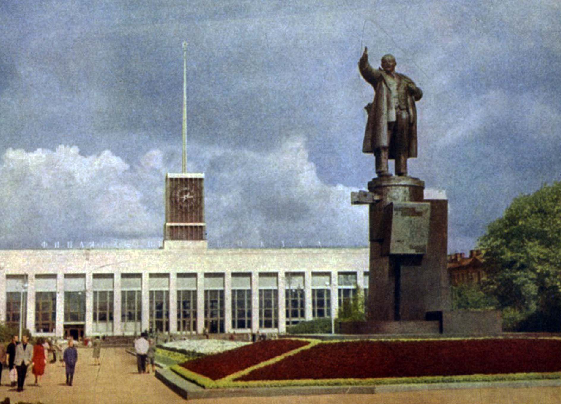 памятник ленину на финляндском вокзале